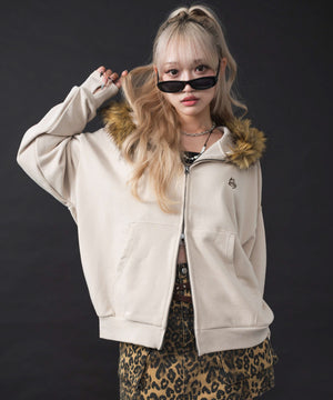 ベージュ モデル：160cm L着用