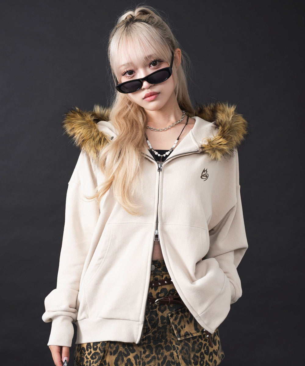 ベージュ モデル：160cm L着用