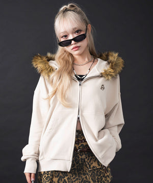 ベージュ モデル：160cm L着用