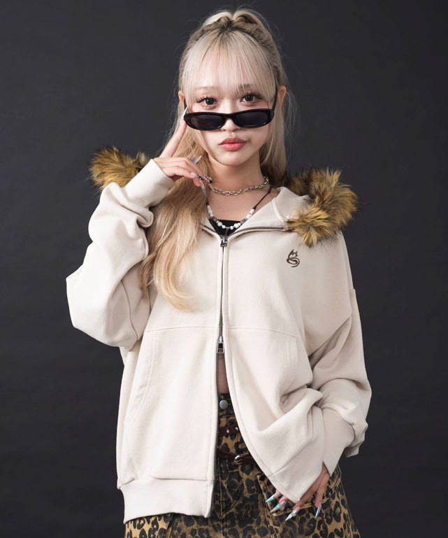 ベージュ モデル：160cm L着用