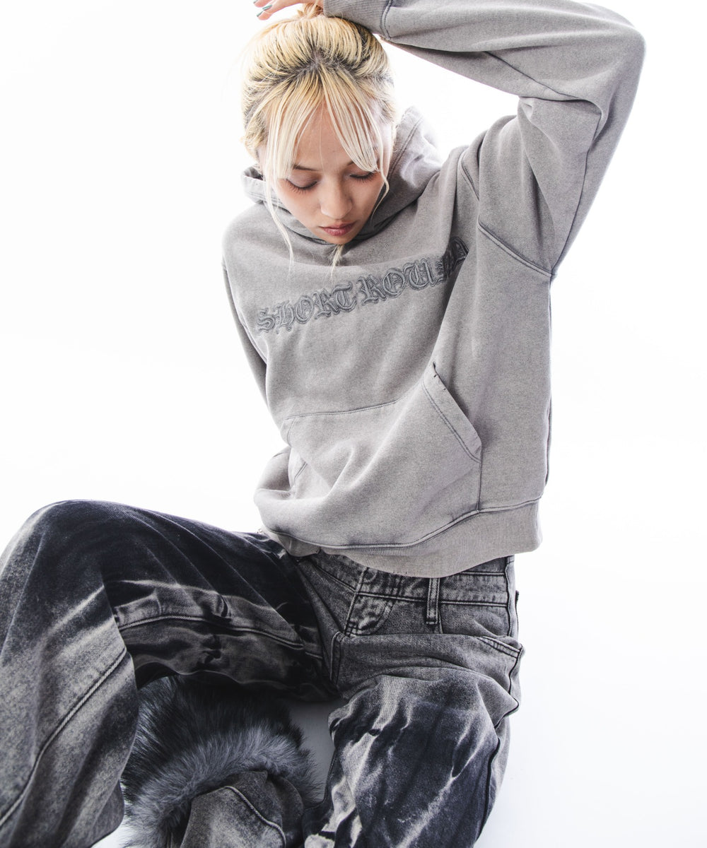 グレー モデル：172cm M着用