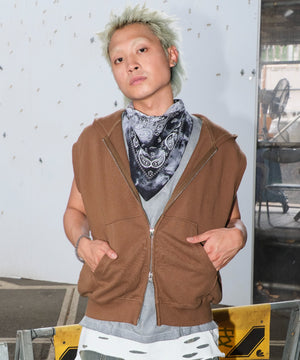 ブラウン モデル：178cm L着用