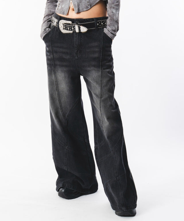 デニムブラックソノタ モデル：172cm L着用