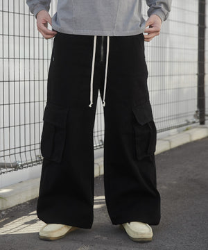 ブラック モデル：178cm L着用