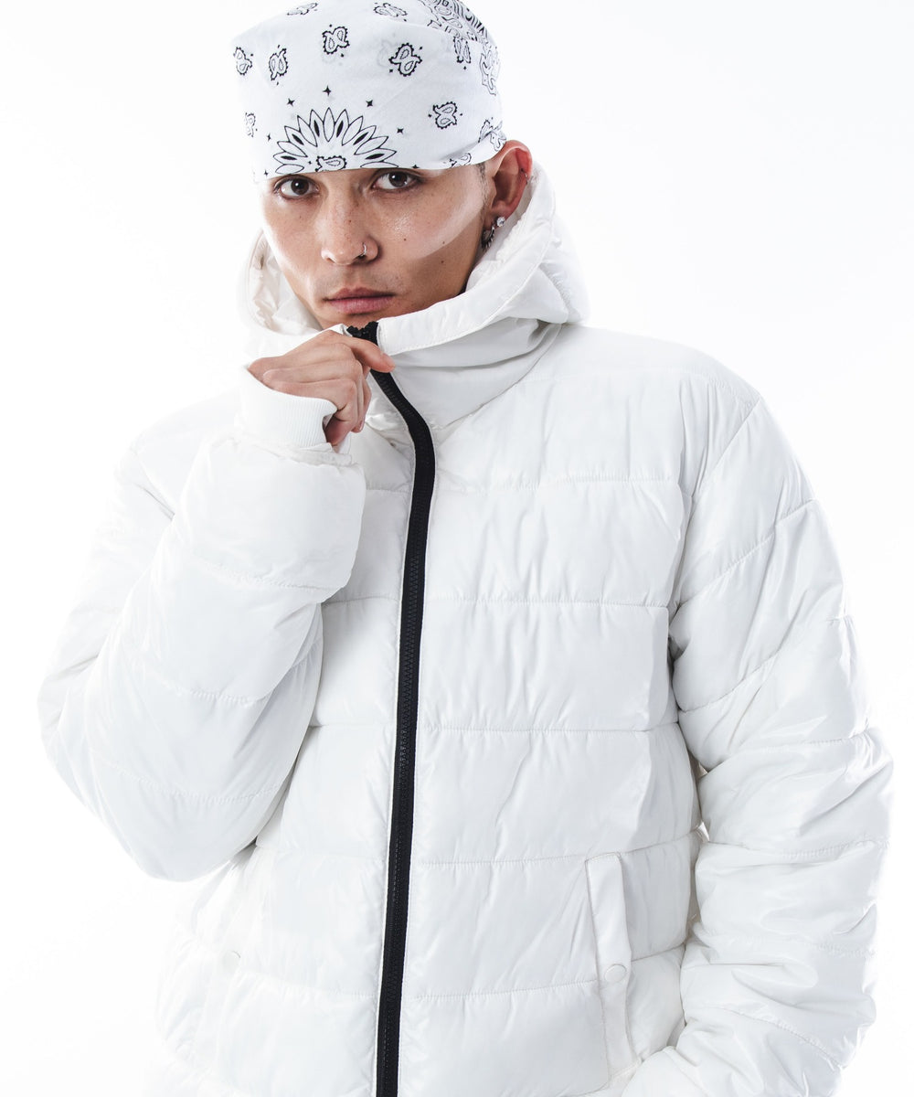 ホワイト モデル：180cm L着用