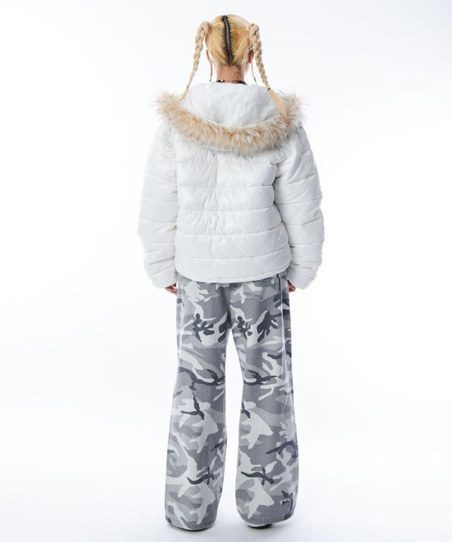 ホワイト モデル：172cm M着用