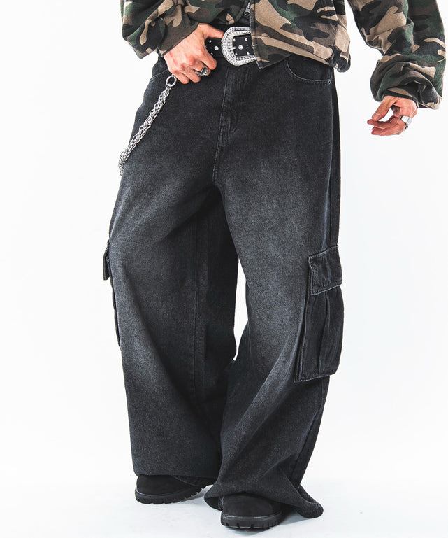 スーパーフレアカーゴパンツ/デニムブラックソノタ モデル：180cm L着用