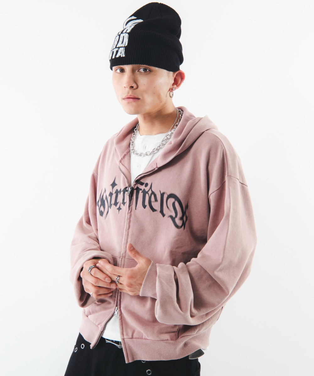 ピンク モデル：180cm L着用
