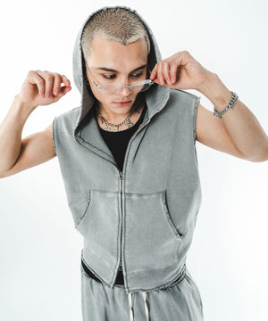 グレー　モデル：180cm L着用