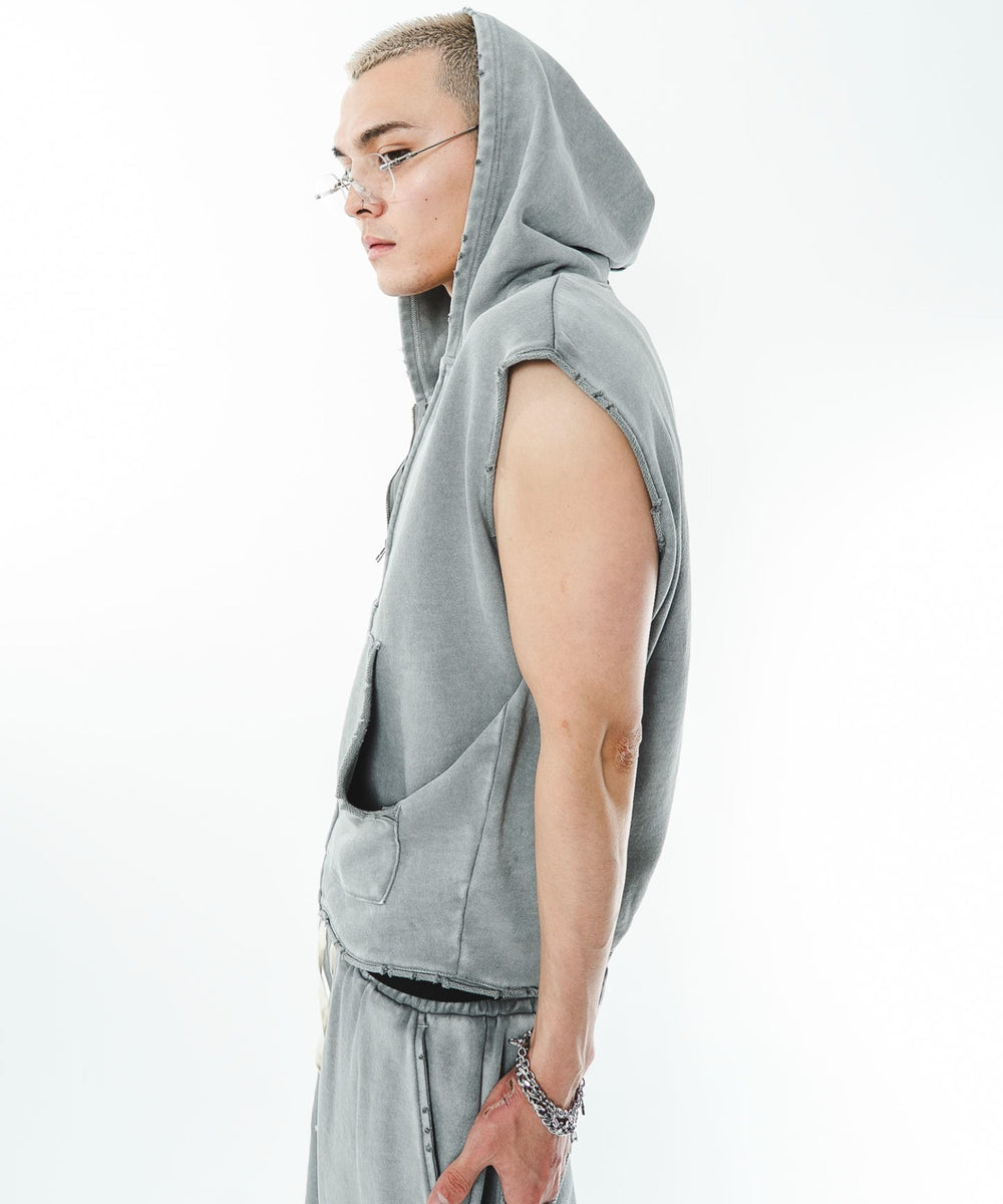 グレー　モデル：180cm L着用