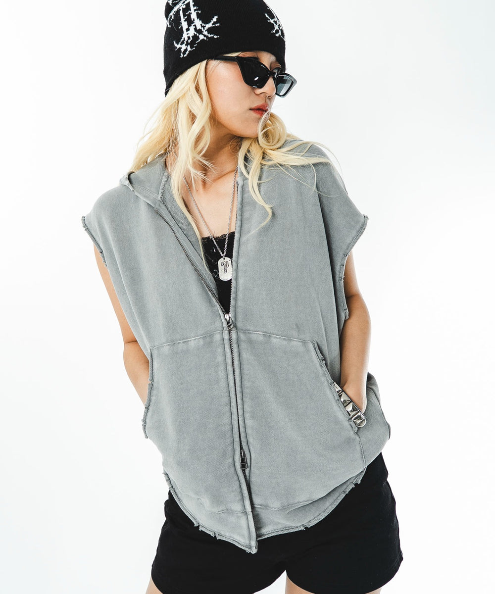 グレー　モデル：172cm M着用