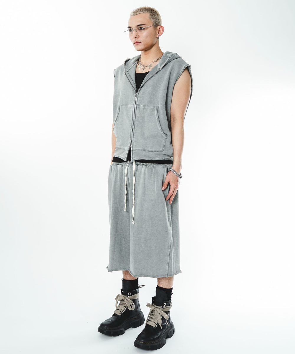 グレー　モデル：180cm L着用