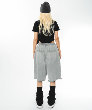 グレー モデル：172cm M着用