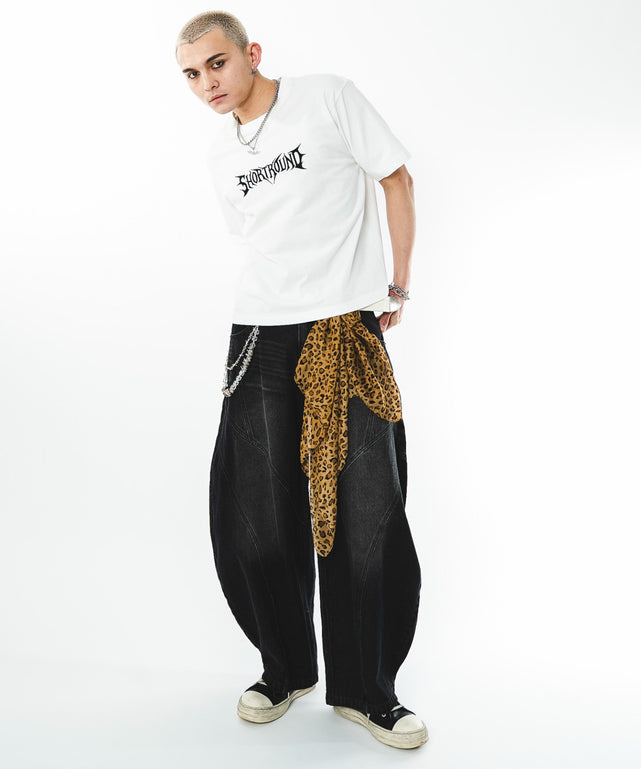 ホワイト モデル：180cm L着用