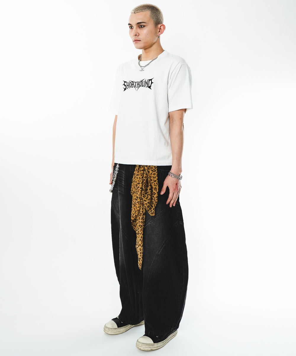 ホワイト モデル：180cm L着用