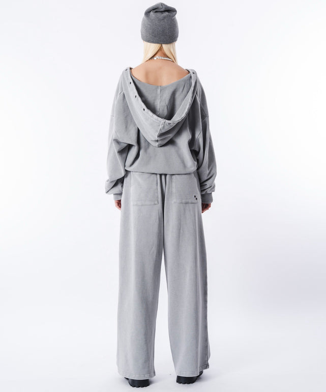 グレー モデル：172cm M着用