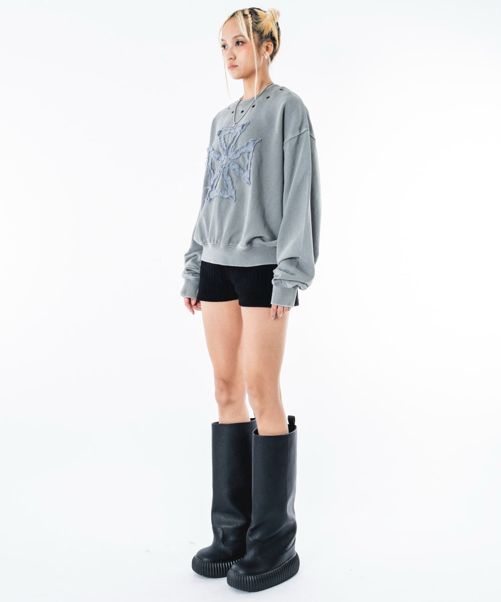 グレー モデル：172cm M着用