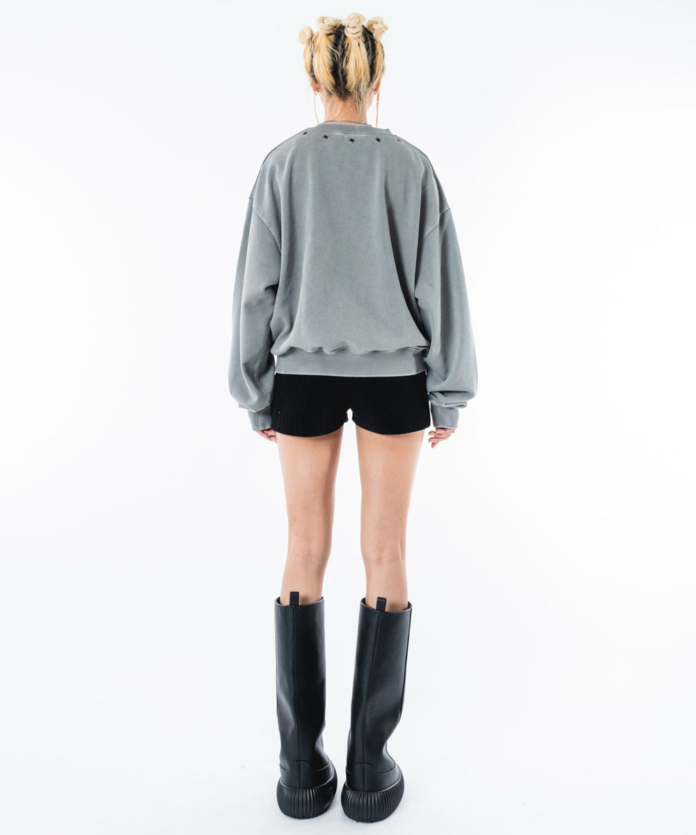 グレー モデル：172cm M着用