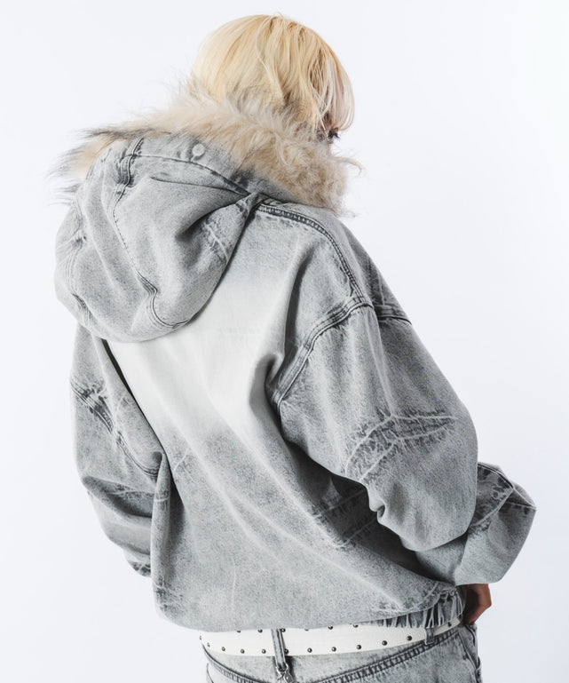 グレー モデル：172cm M着用