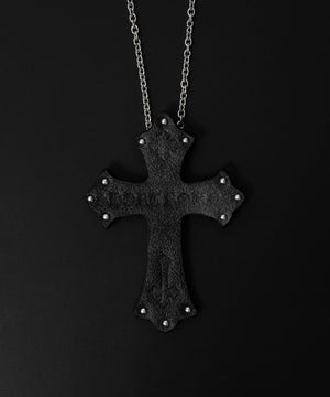 MPUエンボスロゴクロスネックレス