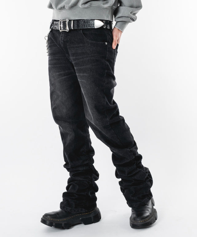 シャーリングフレアデニムスキニーパンツ/デニムブラックソノタ モデル：180cm L着用