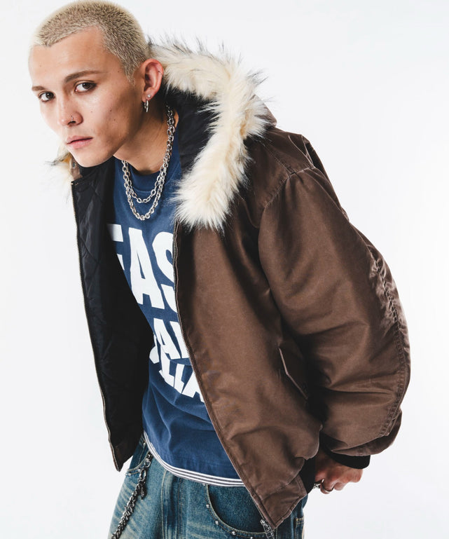 ブラウン　モデル：180cm L着用