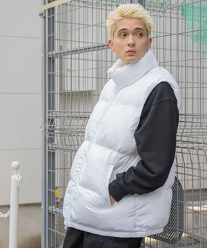 ホワイト モデル：178cm L着用