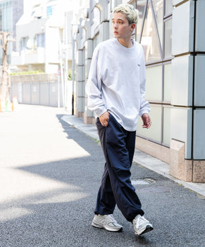 ネイビー モデル：178cm L着用