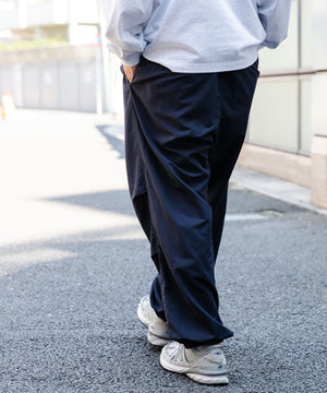 ネイビー モデル：178cm L着用