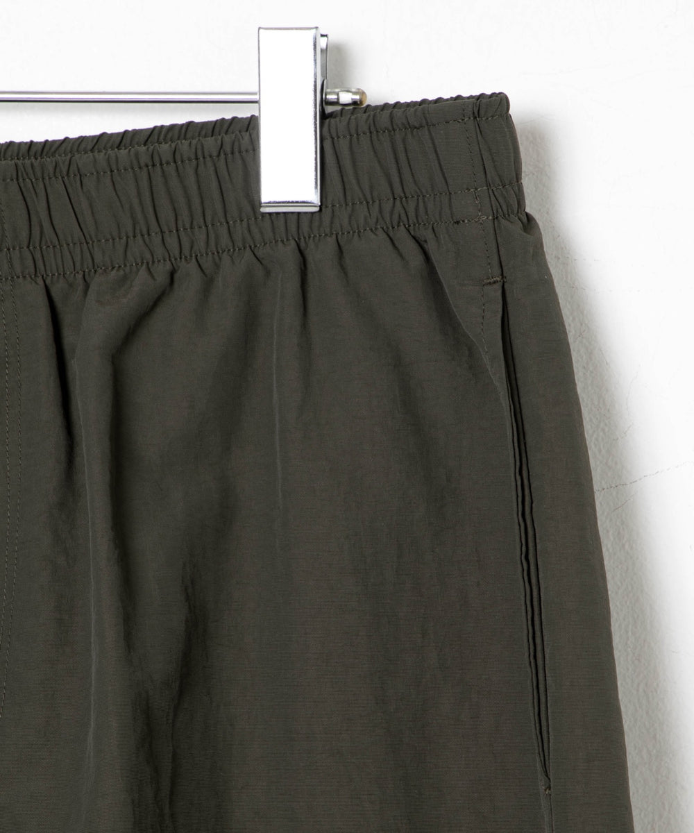 ナイロントラックパンツ