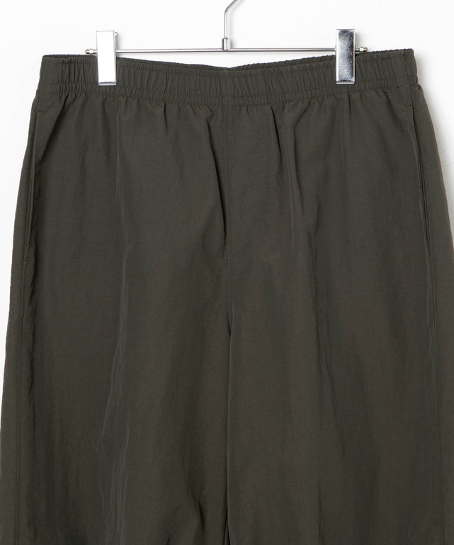 ナイロントラックパンツ