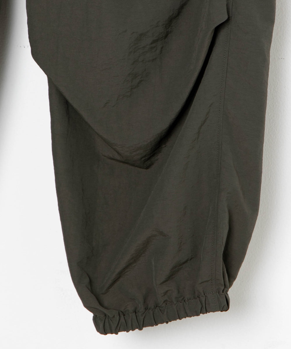 ナイロントラックパンツ