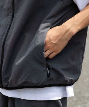 ナイロントラックベスト