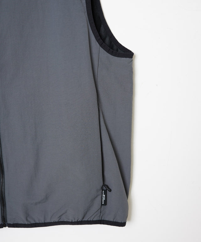 ナイロントラックベスト