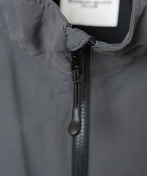 ナイロントラックベスト