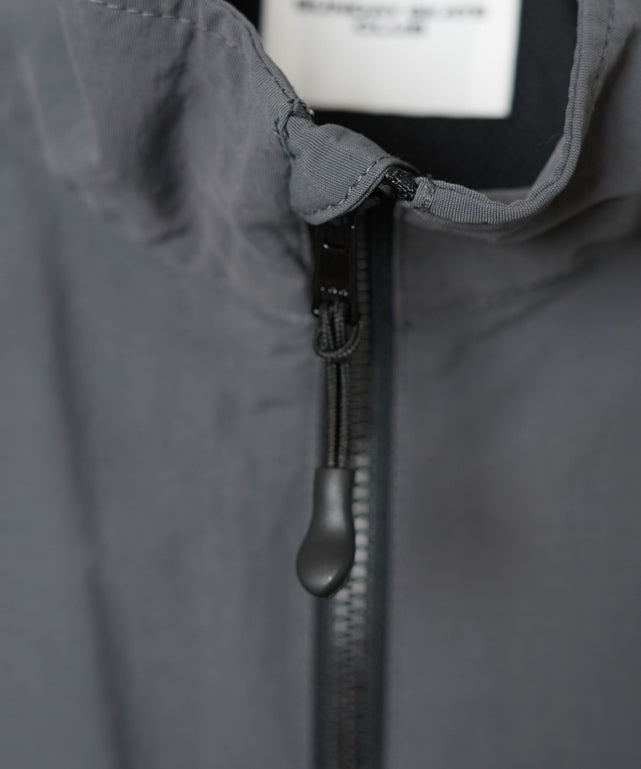 ナイロントラックベスト