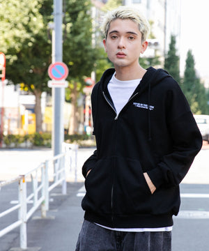 ブラック モデル：178cm L着用