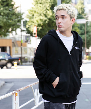 ブラック モデル：178cm L着用