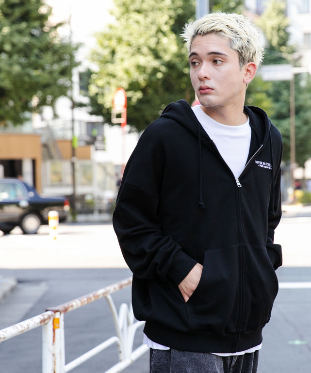 ブラック モデル：178cm L着用