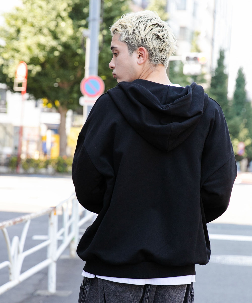 ブラック モデル：178cm L着用