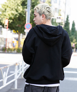 ブラック モデル：178cm L着用