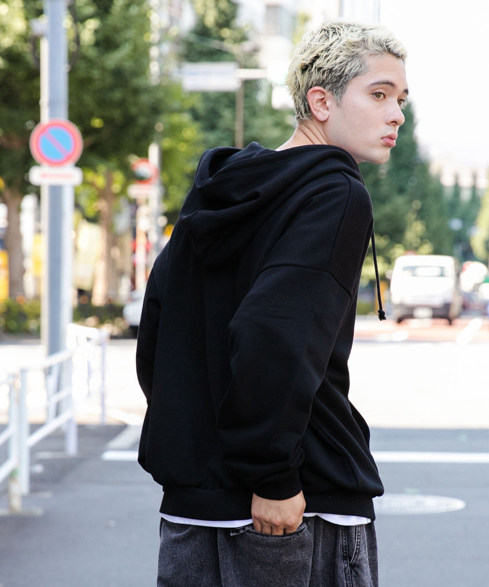 ブラック モデル：178cm L着用