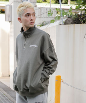 カーキ モデル：178cm L着用