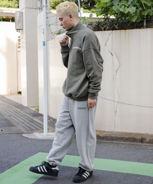 カーキ モデル：178cm L着用