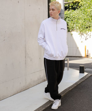 ホワイト モデル：178cm L着用