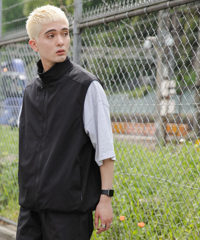 ブラック モデル：178cm L着用