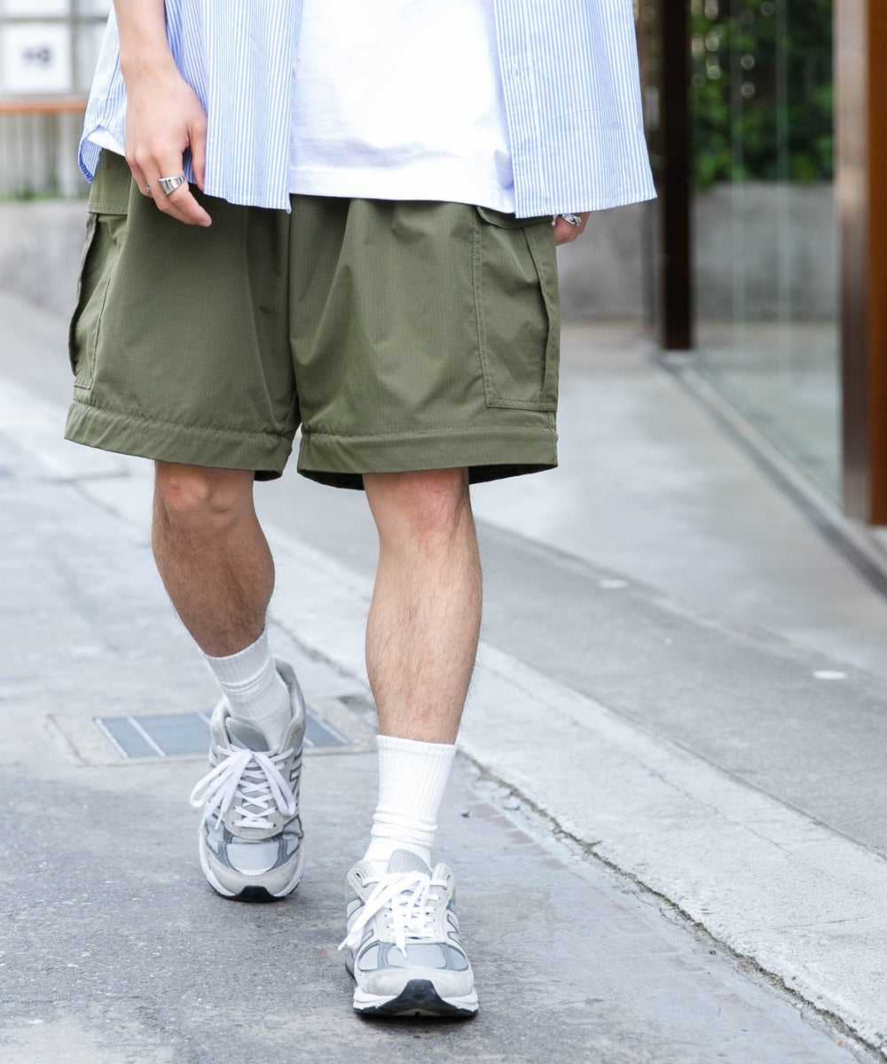 カーキ モデル：174cm L着用