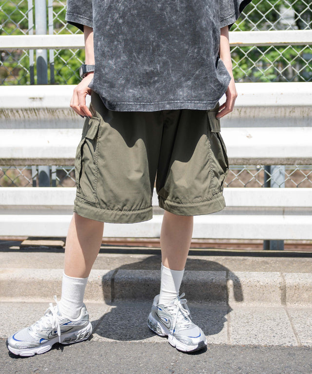 カーキ モデル：166cm L着用