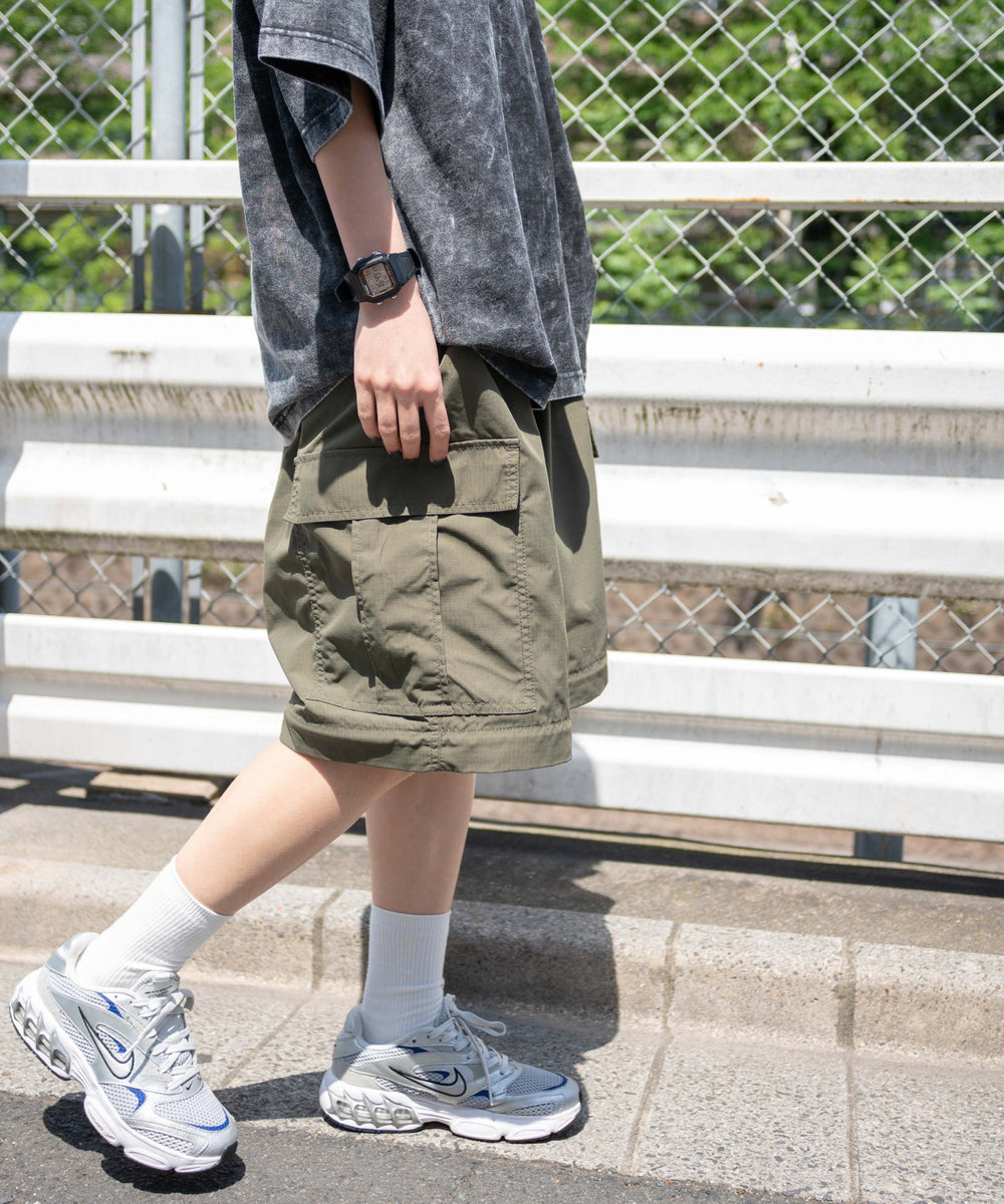 カーキ モデル：166cm L着用