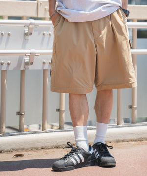 ベージュ モデル：174㎝ L着用